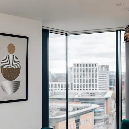 Luxury 2 Bedroom Apartment, Broad Street Apartment *