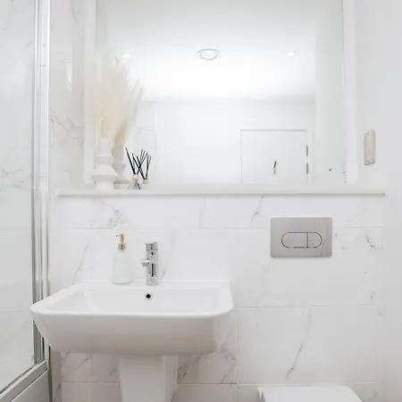 Luxury 2 Bedroom Apartment, Broad Street Apartment