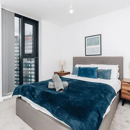 Luxury 2 Bedroom Apartment, Broad Street Apartment *